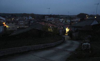 Anochecer en Juan del Rebollar (Zamora), localidad que limita con Portugal.