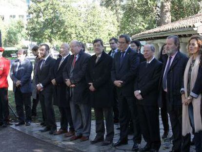 Representantes pol&iacute;ticos e institucionales en el homenaje en Bilbao.