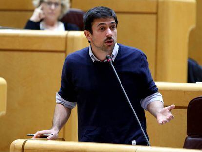 Espinar durante una sesión de control al Gobierno en el Senado.