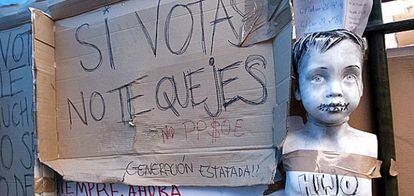 Las pancartas reivindicativas inundan la Puerta del Sol