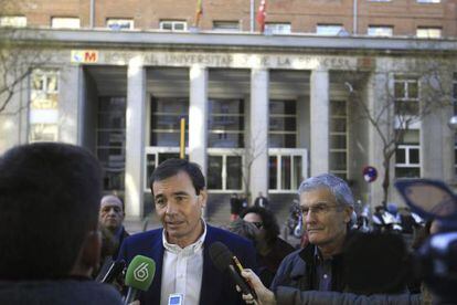 Tom&aacute;s G&oacute;mez, tras su visita al Hospital de La Princesa de Madrid.