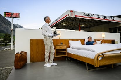 Charles-Henri Thurre, mayor of the city of Saillon, Switzerland, slept on July 14 in an 'anti-idyllic' suite located between a gas station and a street, in an image distributed this Thursday.  It is a conceptual project by Swiss artists Frank and Patrik Riklin entitled 'Null Stern Hotel' (zero star hotel, in German).