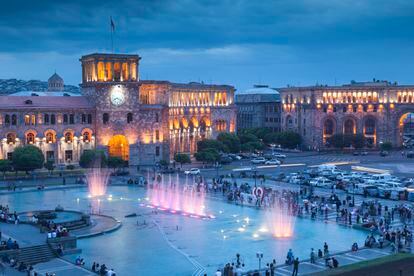 La céntrica plaza de la República con la gigantesca fuente musical que enciende sus luces a partir de las diez de la noche.