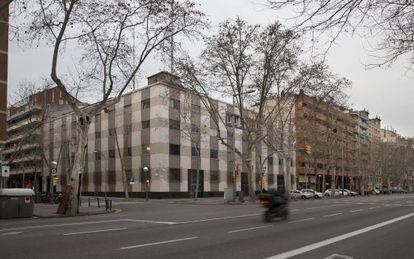 El antiguo edificio de los mossos en la Ciutadella.
