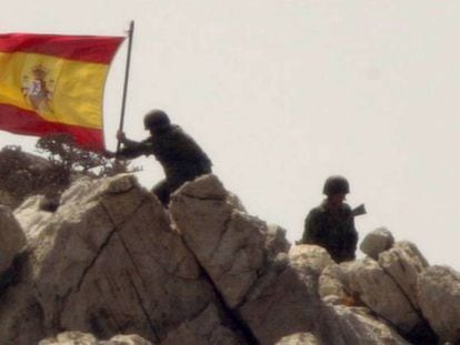 Soldados españoles recuperaban el islote de Perejil, el 17 de julio de 2002.