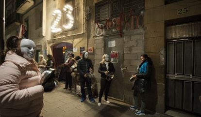 Protesta de prostitutas en el barrio barcelonés del Raval.