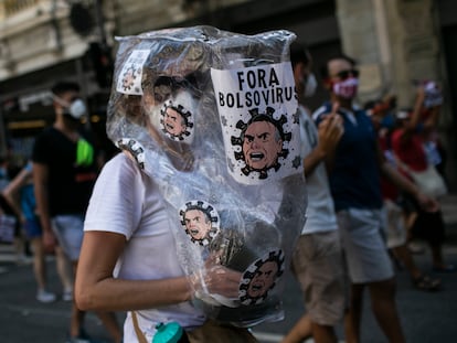 Una manifestante antibolsonarista este sábado en Río de Janeiro.