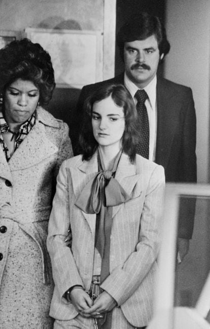 Una de las atracadoras más famosas de la historia, Patty Hearst, nieta del magnate William Randolph Hearst y que atracó un banco con sus secuestradores en abril de 1974