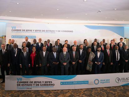 Los participantes de la última cumbre de la CELAC posan para la foto de familia, el enero de 2023 en Buenos Aires (Argentina).