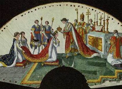 Abanico que reproduce el momento de la coronación de Josefina Bonaparte, anterior a la Guerra de la Independencia.