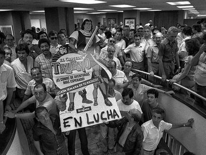 Treballadors de l&#039;editorial en una protesta, el 1986.