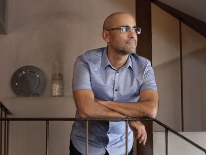 El escritor Gustavo Rodríguez, en un restaurante de Madrid en julio de 2018.