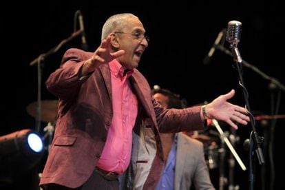 El m&uacute;sico cubano Juan Formell, fundador de la orquesta Los Van Van, durante una actuaci&oacute;n en La Habana en diciembre de 2012.