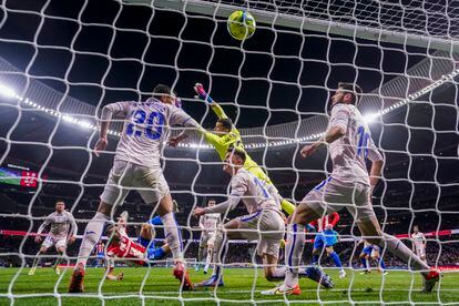 Mario Hermoso marca el gol del triunfo del Atlético ante el Getafe en el minuto 89. (AP Photo/Manu Fernandez)