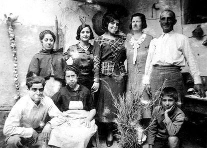 Reatrato de una familia chueta en la década de 1930 en Felanitx, Mallorca, Baleares.