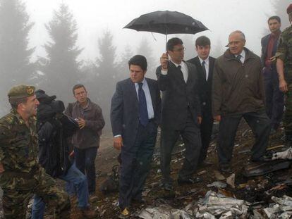 Trillo, en su visita al lugar del accidente del Yak-42 en Trebisonda, en mayo de 2003.