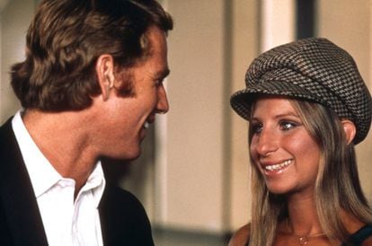 Ryan O'Neal y Barbra Streisand en ¿Qué pasa doctor?' (1972), todo un clásico de las comedias estadounidenses.