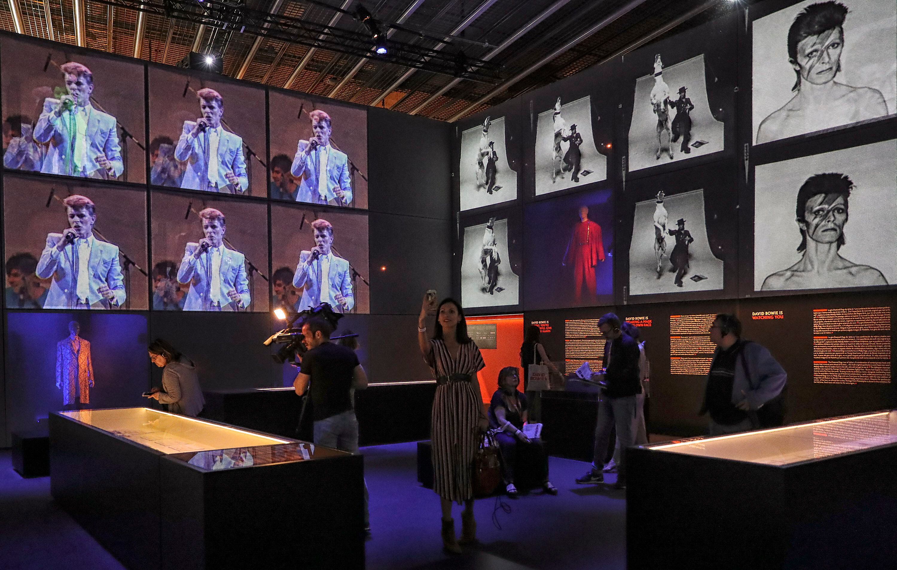 Aspecto de la exposición sobre el músico David Bowie celebrada en mayo de 2017 en el Dhub de Barcelona.
