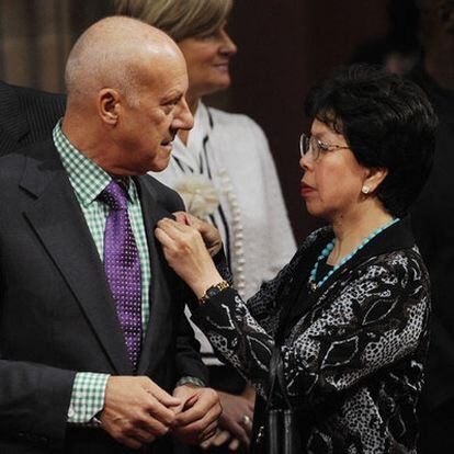 Norman Foster, junto a la directora de la Organización Mundial de la Salud, Margaret Chan.