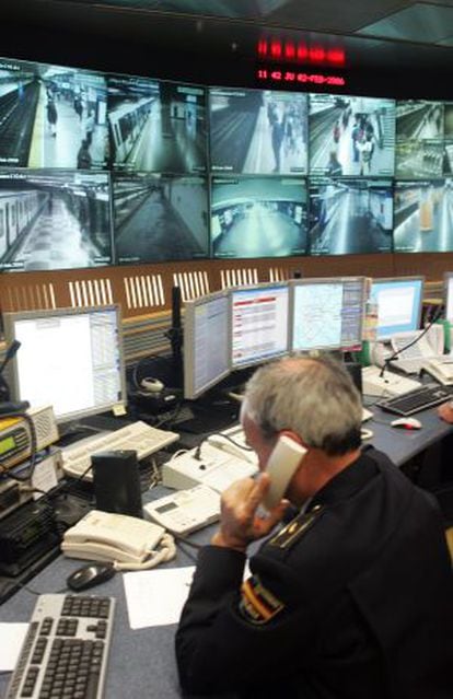 Centro de control en la estación Alto del Arenal, línea 6.