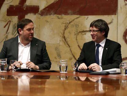 Carles Puigdemont i Oriol Junqueras durant la reunió del Consell Executiu.