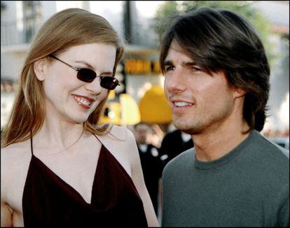 Nicole Kidman y Tom Cruise se enamoraron mientras rodaban la cinta ‘Días de trueno’, en 1990. Ese mismo año se casaron y también actuaron como pareja en las películas Un horizonte muy lejano y ‘Ojos bien cerrados’. La pareja se separó en 2001.