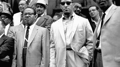 Los músicos Sonny Rollins, Benny Golson y Thelonious Monk, retratados en Harlem en 1958.