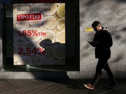 Cartel con una oferta hipotecaria de un banco.