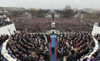 Donald Trump camina hacia el atrio para dar su discurso de investidura el 20 de enero de 2017.