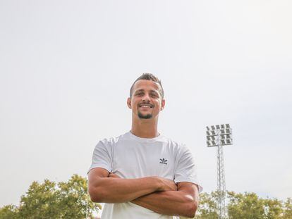 Luiz Felipe posa en la ciudad deportiva Luis del Sol, del Betis.