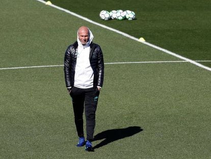 Zidane, en el entrenamiento de este viernes en Valdebebas.