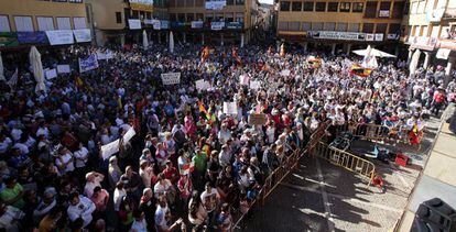 Concentración en Tordesillas a favor del Toro de la Vega, a mediados de junio.