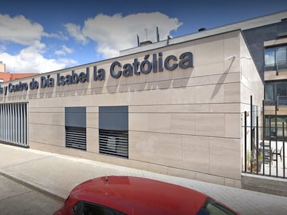 La fachada de la residencia y centro de día Isabel la Católica de Madrid.