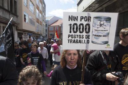 Manifestación contraria a la mina, hoy, en Carballo.