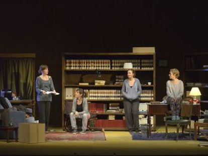 De izquierda a derecha, Mamen Duch, Marta Pérez, Carme Pla y Ágata Roca en 'Dones com jo'