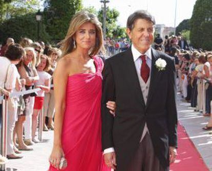 María junto a su padre, Manuel Colonques, directivo de Porcelanosa.