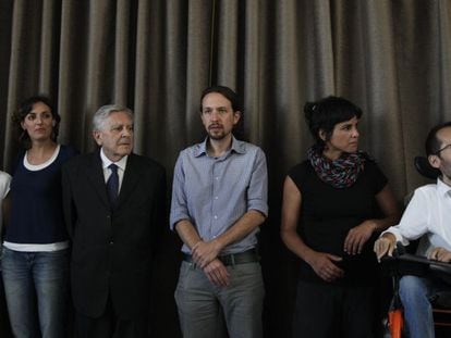 Lola Sánchez y Carlos Jiménez Villarejo, segundo y tercero por la izquierda, tras las elecciones europeas de 2014.