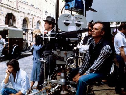 El cineasta, detrás de la cámara en el rodaje de Antonie(1982).