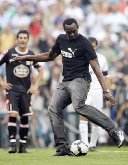 Bolt, realiza un saque de honor en el Bernabéu en 2009