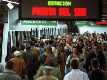 Viajeros de Metrosur, en una imagen de 2003. 