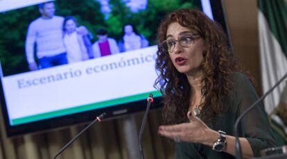 La consejera de Hacienda y Administraci&oacute;n P&uacute;blica de la Junta de Andaluc&iacute;a, Mar&iacute;a Jes&uacute;s Montero, durante la presentaci&oacute;n del Proyecto de Presupuestos de 2018.