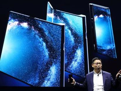 El dispositivo solo tiene una pantalla flexible a diferencia del de Samsung, que tiene otra exterior. Saldrá a la venta a mediados de año por 2.299 euros