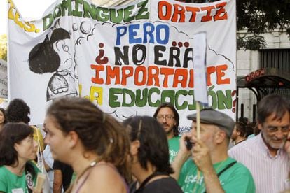 Cientos de personas se manifiestan en Madrid contra los recortes educativos
