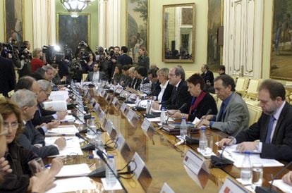 El ministro de Educación, Ángel Gabilondo, durante su reunión hoy en Madrid con la Conferencia Sectorial de Educación y Consejeros de Universidades