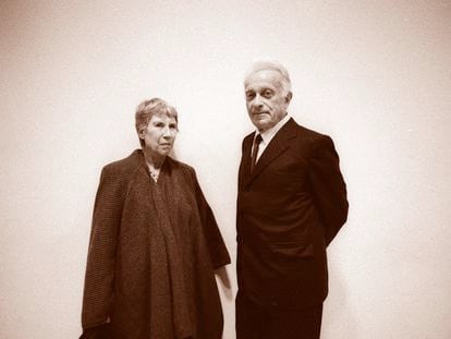 La escritora Natalia Ginzburg y el editor Giulio Einaudi, en Mantua, en 1988.