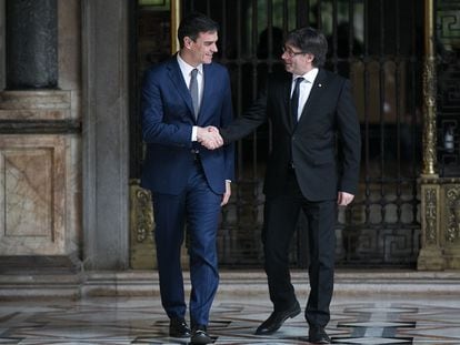 Pedro Sánchez y Carles Puigdemont, en el Palau de la Generalitat en 2016.