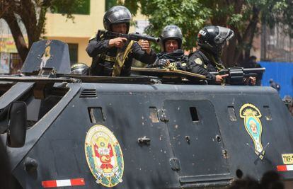 Miembros de la policía antidisturbios, este miércoles en la ciudad peruana de Cusco.
