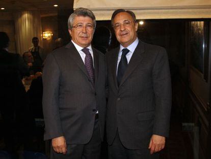 Enrique Cerezo y Florentino P&eacute;rez, en una comida de las directivas del Atl&eacute;tico de Madrid y el Real Madrid, en 2011.