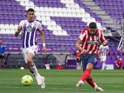 Suárez marca el gol de la remontada ante el Valladolid, este sábado en Zorrilla.