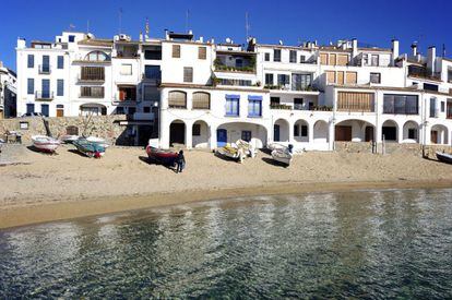 La playa del Port Bo, en Calella de Palafrugell, situada en la provincia de Girona (Cataluña).